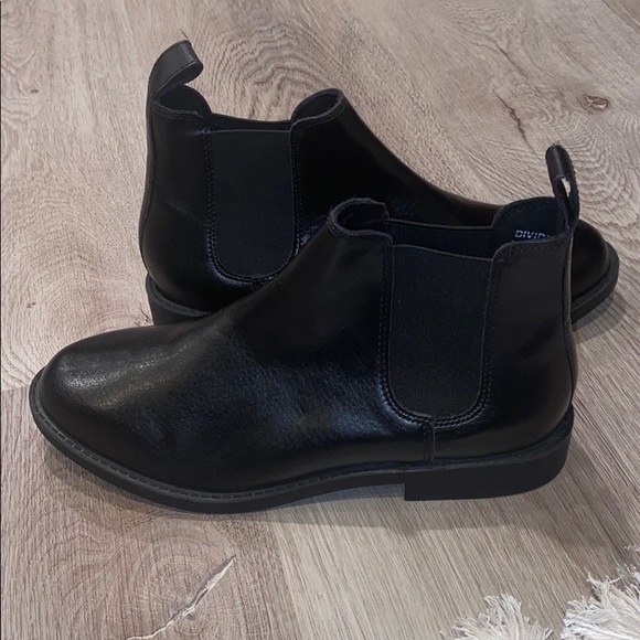H&M Shoes - BRAND NEW H&M Black Short Chelsea Boot